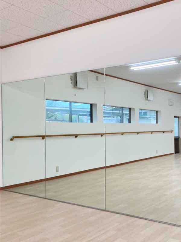 ダンススタジオジム鏡の施工受付中｜LINEで即見積 